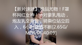 坑神潜入大学校园，女厕全景偸拍，课间络绎不绝的学生妹方便，浑圆的大美臀像是坐在镜头上一样 (3)