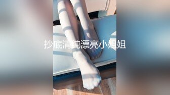  猥琐小哥迷翻漂亮的小女友找来朋友一起来玩3P