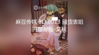   三女两男18嫩妹群P激情大战，排成一排翘起屁股美穴，按头深喉轮流口交 手指扣穴揉搓阴蒂