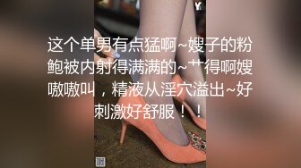 极品网红美女，风骚淫荡，翘起美臀假屌深插，搞得骚逼多是白浆，浪叫呻吟好听