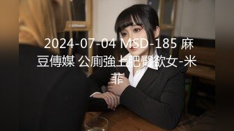 【顶级风骚御姐带母狗项圈自慰】开档黑丝拨开内裤骑乘大屌，边插边大量喷尿，看表情是真的搞爽了，接连喷好几次