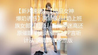  长发年轻嫩妹子，吊带装牛仔短裤，被小挫哥哥嘴接尿，全裸露脸交玩69女上位啪啪