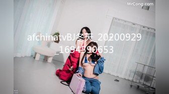 【真实乱伦】意淫妹妹 妹妹在厨房和爸爸打电话 趁机按在餐桌上奸淫 妙龄酮体小穴真嫩