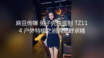 有淫妻爱好的变态男让年轻貌美的妻子穿着性感情趣服故意勾搭2次前来送外卖的小伙啪啪,还偷拍操逼过程.国语!