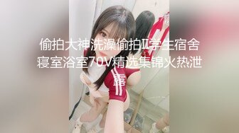 蓝发美女狗式的姿势请求男子给她激情抽插伺候