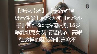  两个超美的学妹露脸跟小哥在家玩4P啪啪直播诱惑狼友，年轻粉嫩玩的开，让小哥揉奶玩逼温柔的舔鸡巴轮番上阵