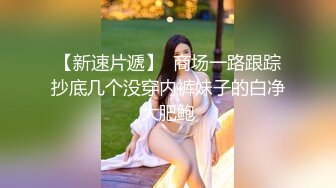 身材苗条嫩妹先是洗个澡,然后张开腿躺着展示她那没几根毛的小穴,炮友对着小穴是又舔又抠