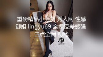 幸福小哥激情双飞颜值不错的小少妇，骚逼里面夹着鸡巴自己主动抽插，小哥忙着吃奶子，轮流爆草姐妹互动自慰