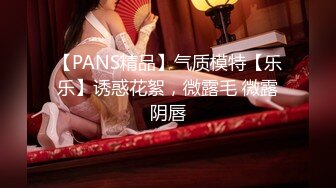 【新片速遞 】黑丝淫妻3P 老婆好强单男的大鸡巴全顶进喉咙还不反胃 大肉棒连着骚穴一起抽插 老婆骚逼要被操成单男的形状了 