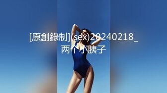 经济型集体公寓女厕三机位全景偸拍各种学生和上班族小姐姐熟女方便，意外收获小情侣厕所躺平造爱