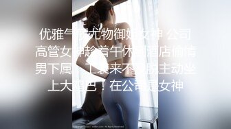 与裸体围裙熟女激情做爱，最后射满全身