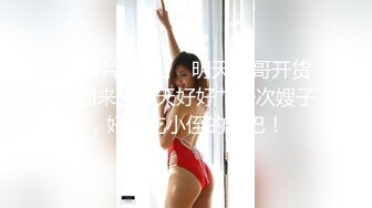 颜值小婊妹露脸，撅着屁股给狼友看逼里塞个AV棒自慰，长相清纯奶子翘挺非常敬业的女主播吃着外卖还自慰