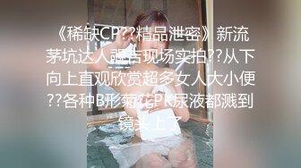 长发披肩极品活泼开朗人妖跪地主动深喉吃鸡巴站立后入扭动屁股迎合肉棒啪啪带劲