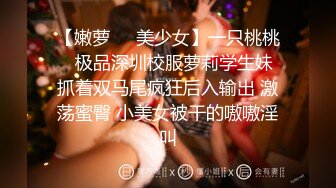 第一次见爆乳还有八块腹肌的女人自慰