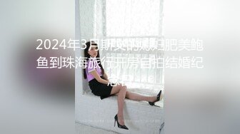 好姐妹一起玩对着镜头发骚，揉奶玩逼道具抽插，撅着屁股展示，掰开骚穴给狼友看特写，互动撩骚淫声荡语不断