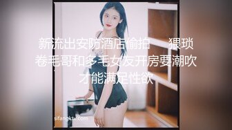  两个小少妇和一个大哥的游戏，露脸丝袜制服诱惑，一个舔鸡巴一个舔蛋蛋好刺激