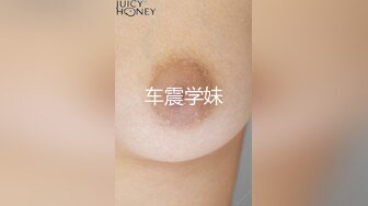 【新片速遞】  合租房洞中偷窥房东的女儿洗澡❤️鲍鱼还是粉嫩粉嫩的