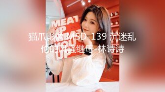 【新片速遞】  肉丝伪娘 前锁后超大肛塞出门 露锁去敲门然后赶紧跑 马路中央这样搞会不会被叔叔请去喝茶啊 事后我才想起来有监控 