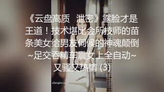  商场女厕粉衣蓝内气质优雅白领微微张开的狭窄穴洞喷出一条直线