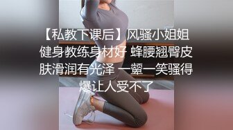 18岁白丝清纯可爱美少女，白白嫩嫩的小骚逼，小鲍鱼还是很紧