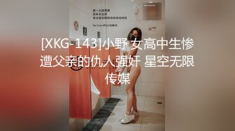 气窗偷拍邻居大奶美少妇洗香香