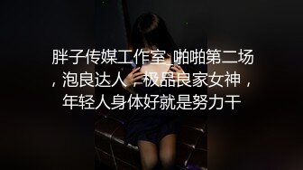 【新片速遞】商场女厕偷拍 牛仔裤美女憋不住了 半蹲着尿 好黑的B