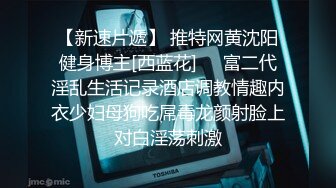 别人家的老婆就是骚，吃起鸡巴来就是带劲，非常乖巧听话被小哥各种激情爆草腿架在肩上抽插，射完还给舔鸡巴