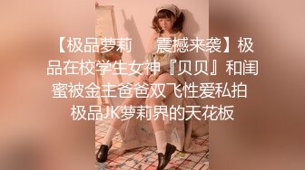 姐姐在家草小弟，全程露脸教他做爱，亲着小嘴抠着逼，舔骚奶子口交大鸡巴，抱在怀里抽插激情上位浪叫不断