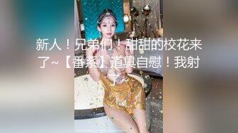 3P之睡醒多了一个人操！黑丝长腿女友说不要，身体缺实诚