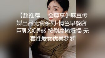 被黑鬼撑爆的感觉，白嫩妹子黑屌足交，超多姿势撑满了小穴，淫声荡语真刺激