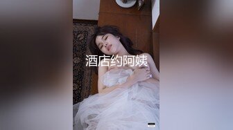  大屁股骚母狗露脸让小哥在宾馆压在身下放肆抽插，颜值不错乖巧听话各种姿势配合小哥爆草蹂躏