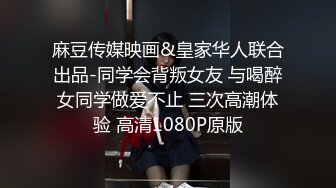 在外面就忍不住的小女友，蹲下来直接给我含住了