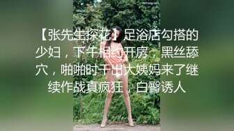 两个粉红色头发的俄罗斯小太妹添小逼玩菊花兴奋起来和俩帅哥玩4P