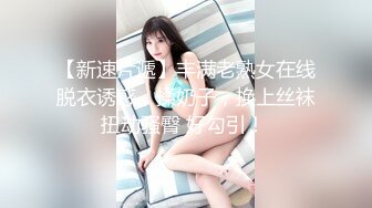 锥子脸新人妹子身材很不错，全裸坦胸大奶道具塞逼里面刺激自慰