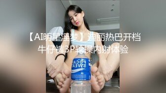 苗条妹子白嫩粉木耳戴套男上姿势狂插肛门，前面用道具，前后双插