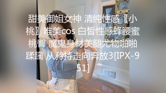 3P黑丝制服，妹子被抱起来猛操