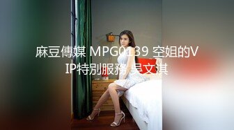 ❤豹纹气质面罩美女，酒店和炮友一起玩，情趣装黑丝袜，跪着埋头吃屌，张开双腿掰穴，紧致多毛骚逼