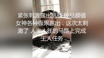 卖衣服的少妇