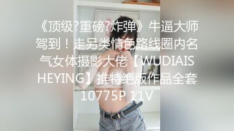 超近距离偷窥长发美女的小黑鲍