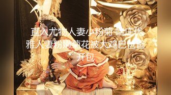 九月最新厕拍大神潜入工厂女工宿舍女厕偷拍 佼佼者全景第3期-1镜4位置谁在门口放的树枝