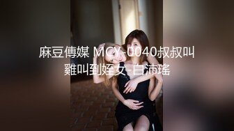 大街上一路尾随漂亮的少妇 溜进女厕偷拍她的小鲍鱼