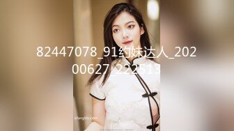 美女模特被色魔摄影师套路 穿上开档丝袜慢慢脱下内裤露出小鲍鱼