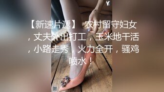  風騷的人妻少婦在家跟排骨哥激情啪啪，活好不粘人交大雞巴，讓小哥在沙發上多體位爆草抽插