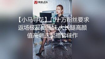 白皙女友，踩着头干她