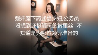  JK装短裙黑丝极品女神，隔着内裤磨蹭小穴，换上女仆装跪地深喉，怼着大屁股交叉姿势就是操