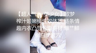 抄底眼镜小姐姐 蕾丝花边蓝色小内内看着好清爽 大姐只顾背包没顾上裙底