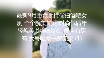 妹妹型甜美大奶兼职美女，看美女奶子挺大，迫不及待撩起内衣揉捏