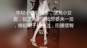 厕所遇上极品靓女了，这木耳的质量真丰富啊，好肥硕，看得心痒死啦!