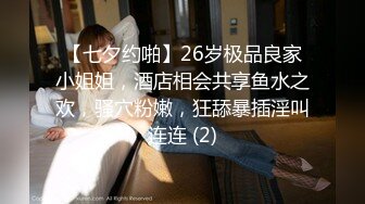 《姐弟乱伦》姐姐自慰被我发现 我威胁她一开始还不愿意 后面被我强上了就乖乖服软了