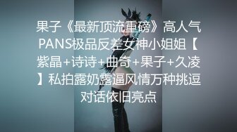 学舞蹈极品美腿小姐姐露奶装极度诱惑，扭动细腰翘臀摇摆，掰开嫩穴地上假屌骑坐，毛毛浓密边插边说骚话